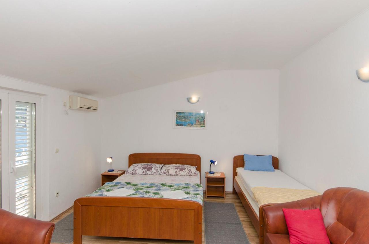 Apartments And Rooms Nike Sobra Стая снимка