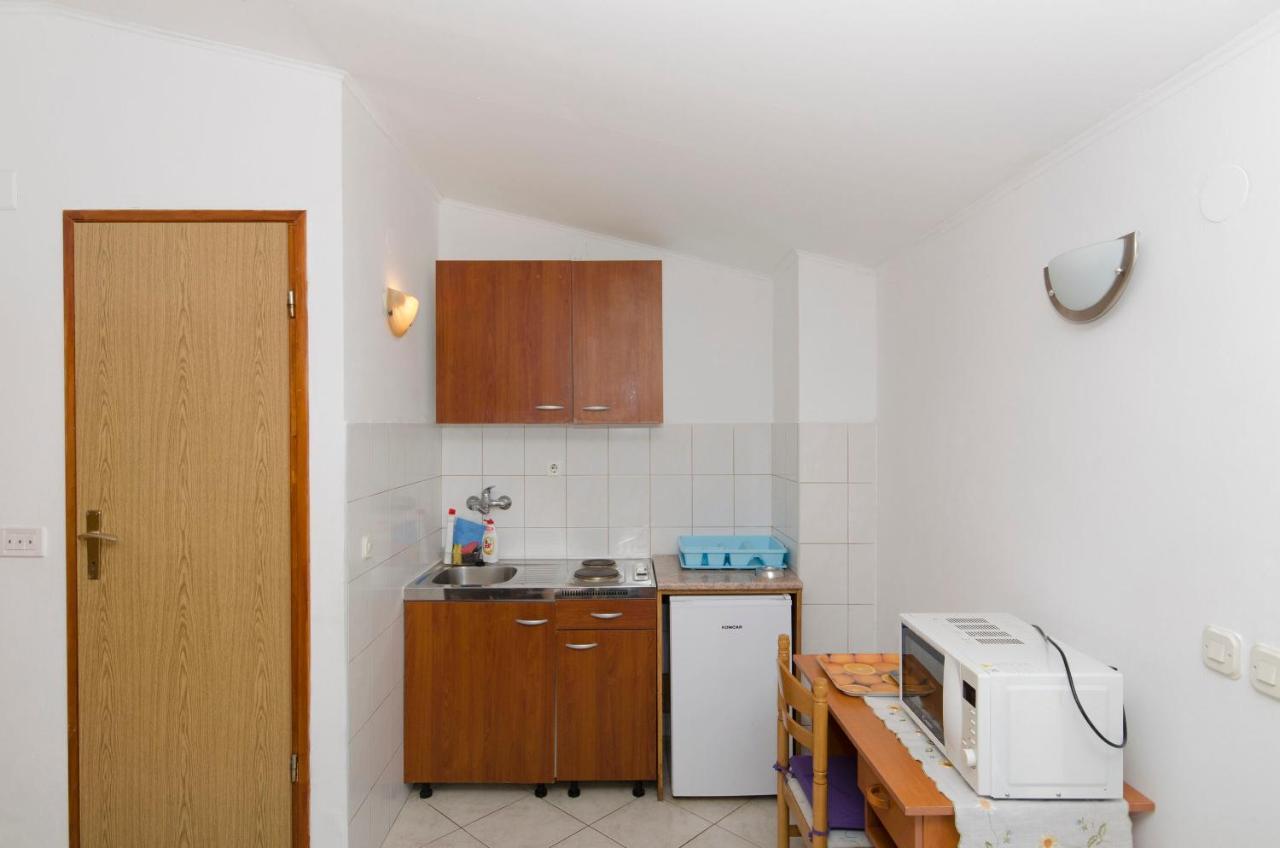 Apartments And Rooms Nike Sobra Стая снимка